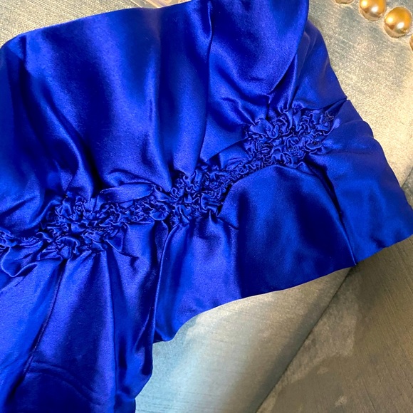 Black Halo off the shoulder cobalt blue blouse - Picture 5 of 8